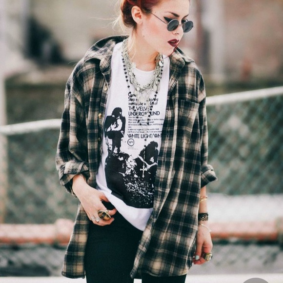 Bundle Vintage Flannel/ Graphic Tee - Picture 7 of 8